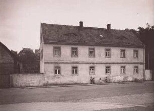 Dresden-Trachenberge, Döbelner Straße 32. Bauernhof (M. 19. Jh.). Wohnhaus. Straßenansicht