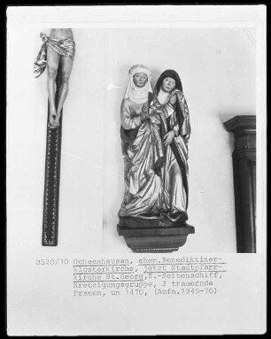 Detail der Kreuzigungsgruppe: Zwei trauernde Frauen