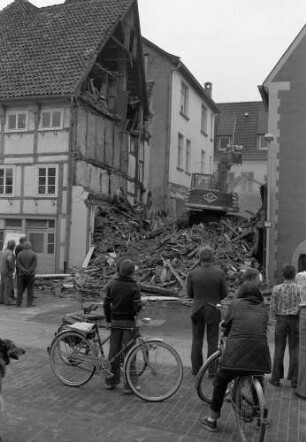 Lemgo: Abriss eines baufälligen Hauses