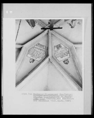 Inschrift mit Wappen und Baudatum