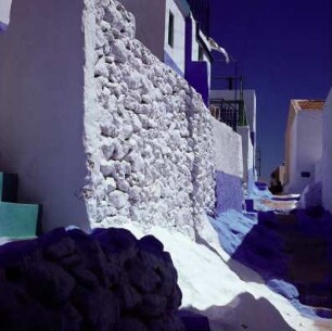 Kalymnos. Pothia. Buntgetünchte Häuser im Fischerquartier