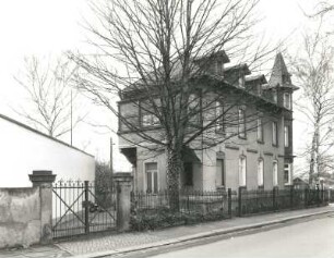 Radebeul, Zinzendorfstraße 1. Wohnhaus (um 1895)