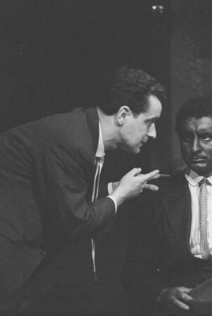 Szenenbilder aus "Eine Rosine in der Sonne", Schauspiel von Lorraine Hansberry mit Musik von Günter Hauk (Regie: Hans Dieter Mäde, Ausstattung: Peter Friede). Maxim-Gorki-Theater Berlin, 25.03.1963 (Premiere am 27.03.1963)