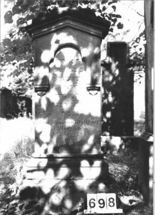 Grabstein 698