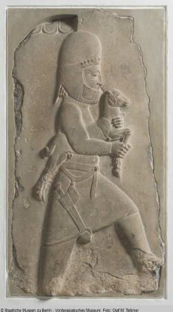 Flachrelief mit Tributbringer