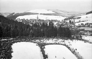 Neustadt: Deutsche Nordische Skimeisterschaften; Blick von der Sprungschanze auf den Auslauf