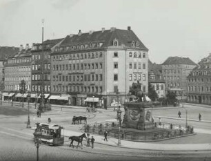 Dresden-Neustadt. Neustädter Markt mit Reiterdenkmal Augusts des Starken. Blick nach Nordost in die Hauptstraße und in die Kasernenstraße
