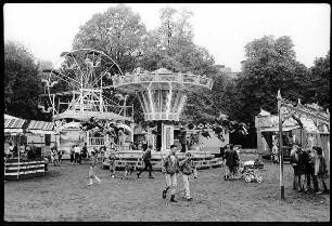 Rummelplatz mit Riesenrad