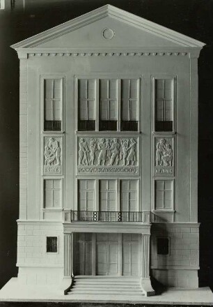 Entwurf für die Orthopädische Klinik in Dresden-Johannstadt, Eingangsgiebel, Detail : Klinik Johannstadt, Giebelseite, Architekturmodell