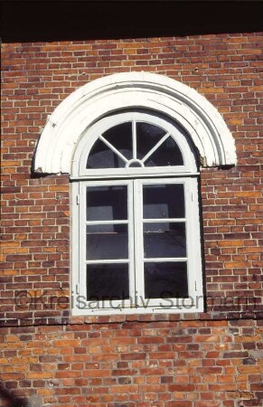 Marstall: Detailaufnahme: Fenster am südlichen Seitenrisalit