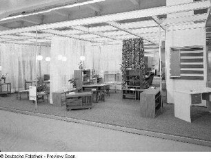 Ausstellungskojen mit Regalen