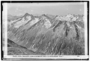 Zillertaler Alpen. Rauchkofel (3248 Meter), Kleinspitze (3166 Meter) von der Kuchelmoosspitze (3219 Meter)