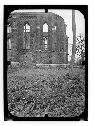 Müncheberg. Ruine der Stadtpfarrkirche St. Marien (Restaurierung 1991-1996). Chor von Süden