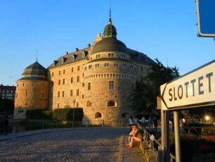 Örebro - das Wasserschloss : Das Schloss von Örebro, aufgenommen am 26. Juli 2012 in der Abendsonne