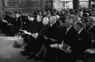 Freiburg: Ludwigskirche, Ehrengäste beim Eröffnungsgottesdienst