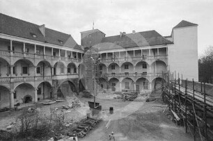 Schlosshof Brieg mit Arkadengängen