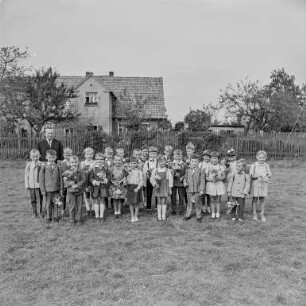 Schulneulinge Klix 1965 : Klix. Gruppenaufnahme der Schulanfänger 1965