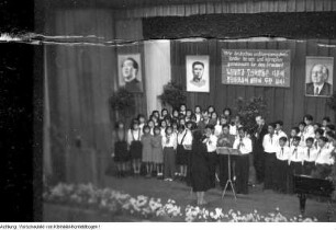 Dresden? Solidaritätsveranstaltung deutscher und koreanischer Kinder, 1954