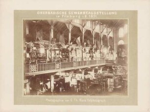 Innenansicht der Ausstellungshalle bei der Oberbadischen Gewerbeausstellung in Freiburg i. Br.