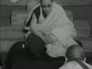 Buddhismus, Tibet - Zeremonie der Beichte. Zelebriert vom XIV. Dalai Lama im Klösterlichen Tibet-Institut Rikon (Schweiz) - »dGe-slon phyir-bcos«