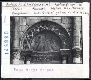 Angoulême, Kathedrale: Westfassade, rechts des Portales, Tympanon, Sendung der Apostel