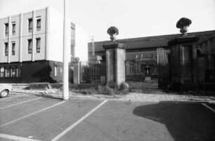 Basel (Schweiz): Badischer Bahnhof; Tor zum alten Schloßgebäude