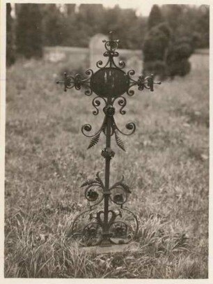 Grabkreuz für Eleonore Hoffarth aus Cassabra : Schmiedeeisen 119 x 57 cm, Friedhof Naundorf