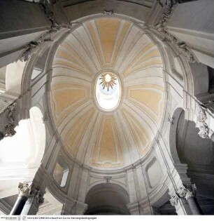 Santa Croce in Gerusalemme, Vestibül