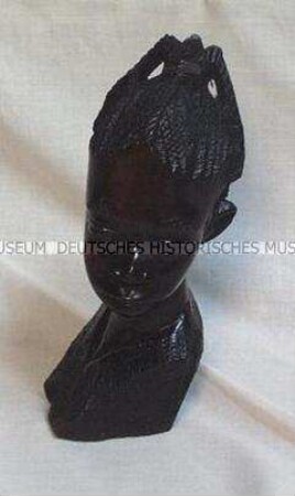 Ensemble aus drei Holzstatuen