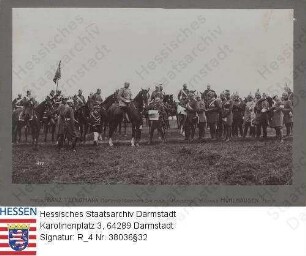 Münster in Westfalen, 1907 / Kaisermanöver in Westfalen / Kaiser Wilhelm II. Deutsches Reich (1859-1941) im Manöver, zu Pferd (Bildmitte), Gruppenaufnahme, Ganzfigur / mit dorsaler Bildlegende nach 1945