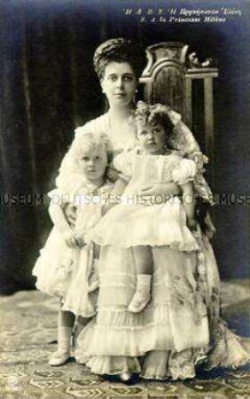 Hélène von Griechenland mit ihren zwei Kindern