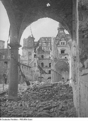 Dresden. Ruine des Stallhofes