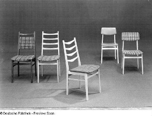 Stuhl mit gepolsterter Sitzfläche und Rückenlehne : Fünf Stühle (1974)