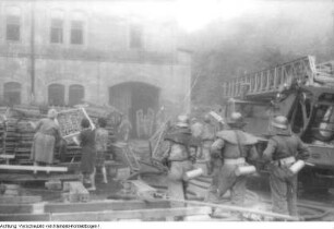 Dresden. Feuerwehr, gemeinsame Brandbekämpfung im Lockwitztal, 1. Juli 1964