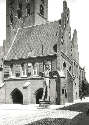 Stendal, Rathaus : Stendal. Rathaus. Roland (Stein, 1525)