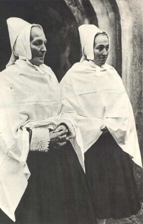 Schleifer Tracht beim Austrauern : Kleidung - Schleifer Tracht. Schleifer Tracht beim Austrauern. (Diese wird getragen nach den vier Wochen der tiefen Trauer.)