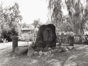 Denkmal für die Gefallenen des 1. Weltkrieges : Denkmal für die Gefallenen des 1. Weltkrieges. Stein (1921). Eilenburg-Pressen