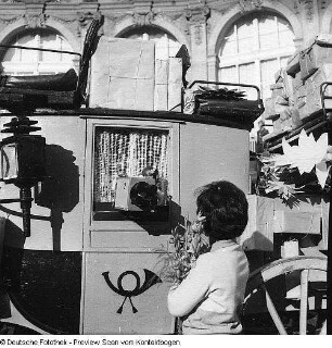 Meister Nadelöhr während des Aufnahmen zu einer Sendung des Kinderfernsehens der DDR im Zwinger in Dresden