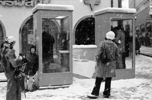 Freiburg: Rathausgasse, vor Telefonzelle