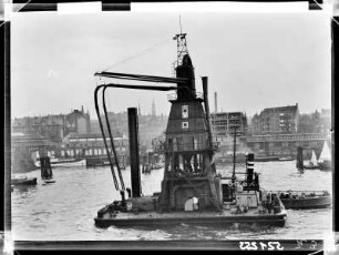 Hamburg, schwimmender Getreideheber im Hafen