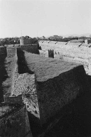 Festung : Festungsmauern auf Rhodos.