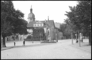 Naumburg. Wilhelmsplatz mit Kriegerdenkmal