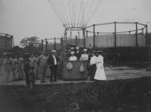 Gruppenbild vor Abfahrt Alte Gasfabrik Augsburg, v.l.n.r.: Ziegler, A. Riedinger sr., Fr. Riedinger, Fr. Parseval, Frl. Riedinger