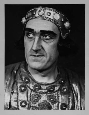 Rollenporträt Gottlob Frick (1906-1994; Bassist) als Sarastro in "Die Zauberflöte" von Wolfgang Amadeus Mozart. Reproduktionspositiv nach Fotografie von Gerhard Laßig. Staatsoper Dresden, 1942/1943