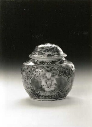 Deckelväschen (China, 19. Jh.; Porzellan, Aufglasurmalerei; Höhe 6,6 cm; Staatliche Kunstsammlungen Dresden (SKD)