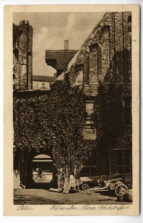 Stettin. Hof der alten Münze. Schuhstraße 4.