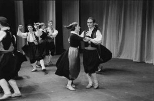 Gastspiel des Jugoslawischen Volkstanzensembles