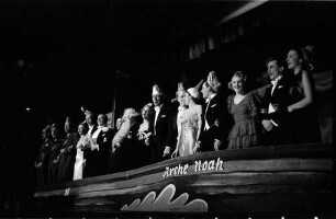 Kabarett der Komiker: 300 Jahre Kabarett; Finale: Arche Noah; seitlich gesehen