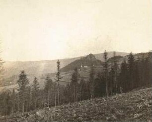 Lausitzer Gebirge (Lužické hory) mit Burg Tollenstein (Tolštejn). Blick nach Osten