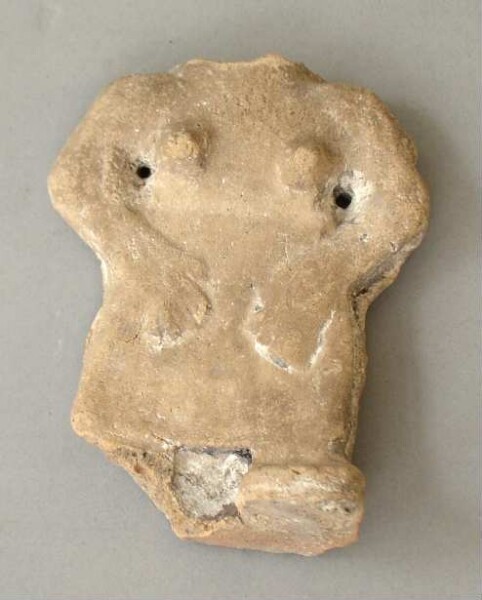 Torso einer Tonfigur